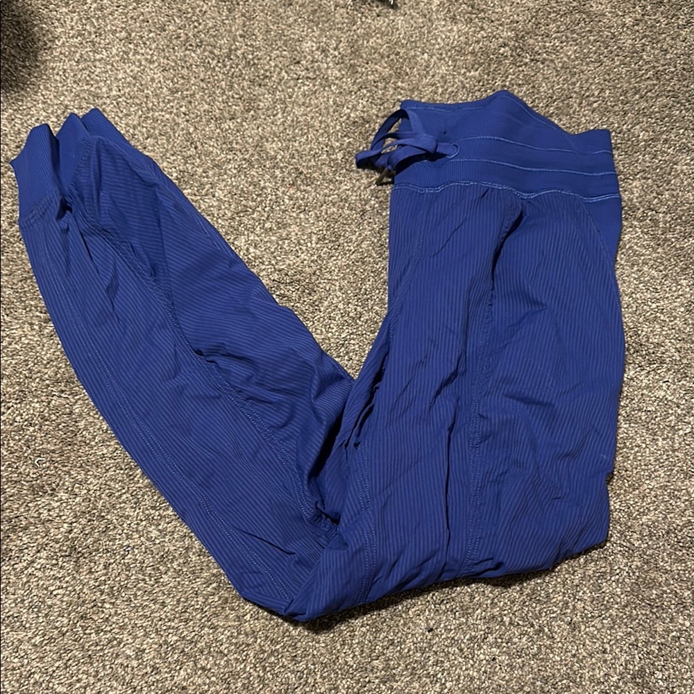 Lululemon Dance Studio Joggers. Size 4 Like New!